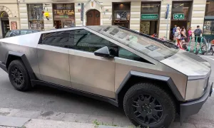 Tesla Cybertruck bị phản đối ở châu Âu vì lo ngại mất an toàn